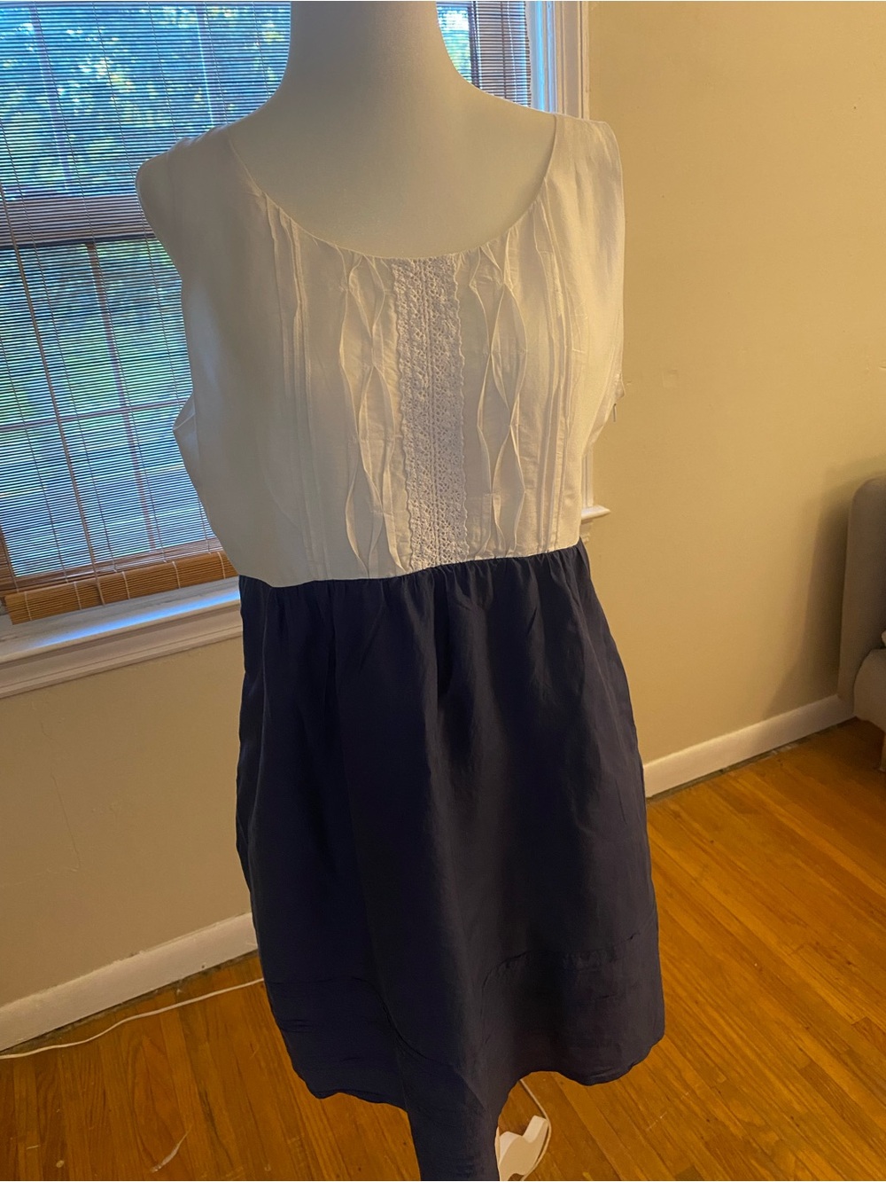 Beautiful fitting feminine summer mini dress